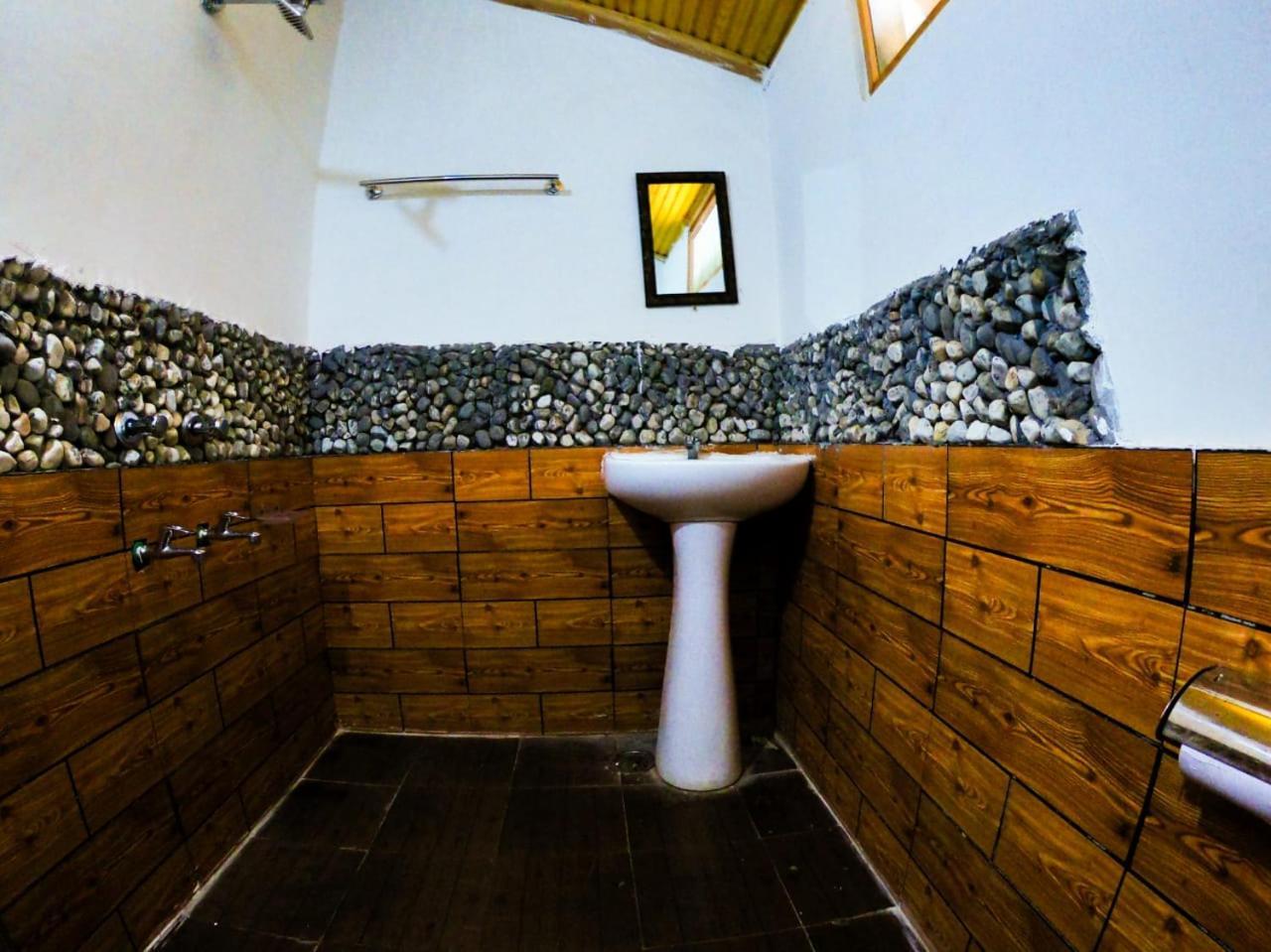 Tirthan Ecostay Gushaini المظهر الخارجي الصورة